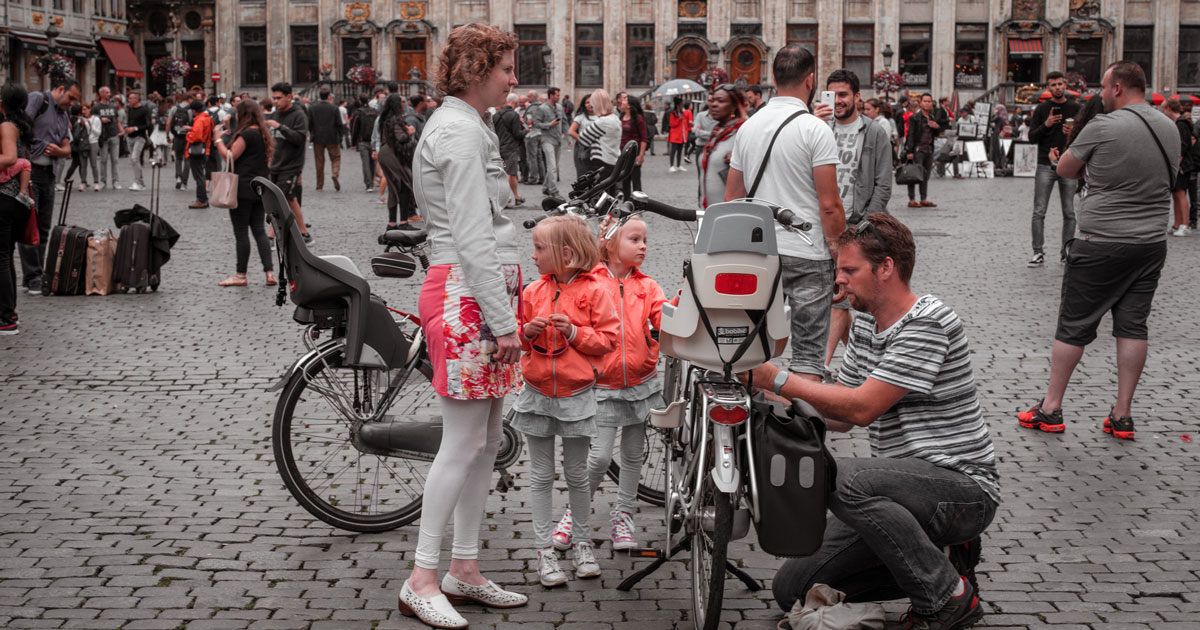 Famille découvre Bruxelles à vélo